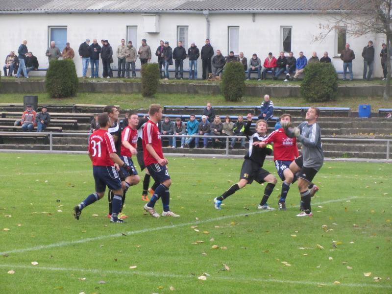 SG Aufbau Boizenburg - SG Roggendorf 96, Landesliga MV West, 10. Spieltag - Anstoß: 10.11. 2012, 13.30 Uhr - Stadion am Fliesenwerk - Schiedsrichter: Schünemann (Schwerin) - Zuschauer: 100 - 1:0, 2:0 Lamer (7., 53.), 2:1 Schwarcke (67.), 3:1 Kruse (72.)