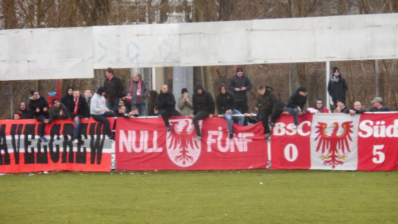 Brandenburger SC Süd 05 - BFC Dynamo, Heimfans feiern den Punkt.