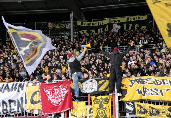Eintracht Braunschweig - SG Dynamo Dresden 2:1, 28.03.2013, 20.30 Uhr,
Eintracht-Stadion,
2. Bundesliga,
2:1(1:1),
21.175 Zuschauer