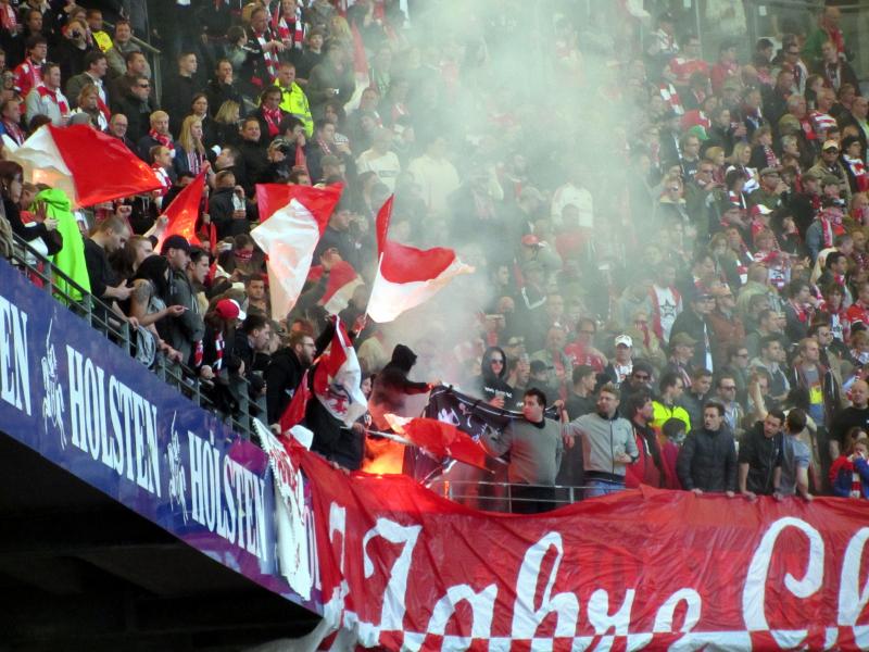 Hamburger SV - Fortuna Düsseldorf, 1. Bundesliga, 2012/13, 30. Spieltag -
Anstoß: 20.04.2013 15:30 Uhr - Stadion: Imtech-Arena, Hamburg - Zuschauer: 57000 (ausverkauft) - Schiedsrichter:
Robert Hartmann (Wangen) - 1:0 van der Vaart (14., Kopfball) , 2:0 van der Vaart (20., Rechtsschuss, Jiracek), 2:1 Schahin (34., Kopfball, Bellinghausen) —