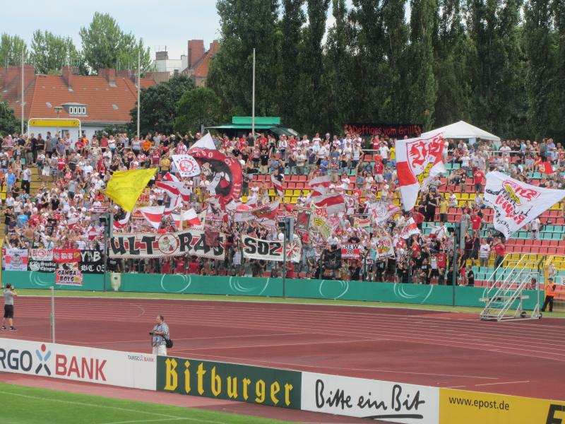 BFC Dynamo - VfB Stuttgart, DFB-Pokal, 2013/14, 1. Runde -
Anstoß: 04.08.2013 16:00 Uhr - Stadion:
Friedrich-Ludwig-Jahn-Stadion, Berlin - Zuschauer:
9227 - Schiedsrichter: Guido Winkmann (Kerken) -
0:1 Ibisevic (40., Kopfball, Maxim), 0:2
Ibisevic (76., Foulelfmeter, Rechtsschuss, Harnik)