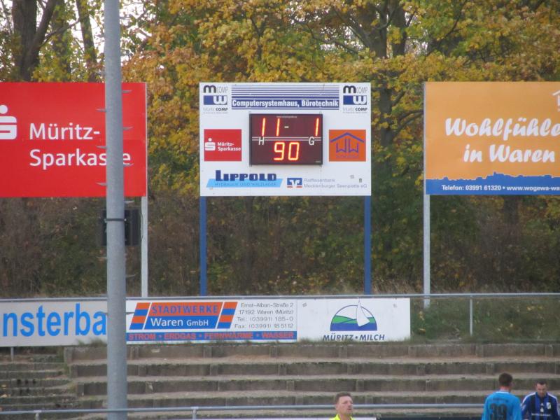 SV Waren 09 - SG Roggendorf 96, Verbandsliga M-V, 10. Spieltag - Anstoss: 26.10. 2013, 15:00 Uhr - Müritzstadion - Schiedsrichter: Frericks - Zuschauer: 260 - 11:1 (5:0)