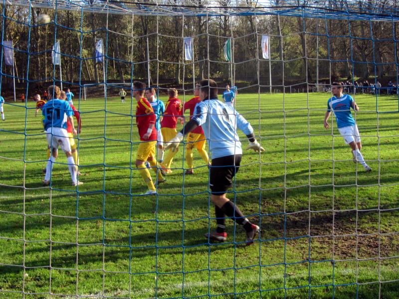 SG Roggendorf 96 - FC Mecklenburg Schwerin, Verbandsliga M-V, 11. Spieltag - Anstoss: 03.11. 2013, 13:00 Uhr - Schloßpark Roggendorf - Schiedsrichter: Alexander Rau - Zuschauer: 221 - 0:1 Karf (12.), 1:1 Holland (48.), 1:2 Wandt (53.), 1:3 Michalski (88.)