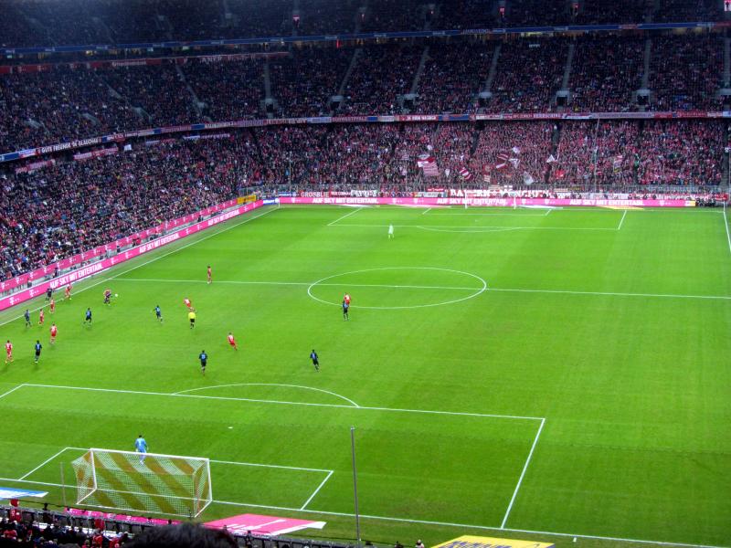 FC Bayern München - Hamburger SV, 1. Bundesliga, 2013/14, 16. Spieltag -
Anstoß: 14.12.2013 15:30 Uhr - Stadion:
Allianz-Arena, München - Zuschauer: 71000 (ausverkauft) - Schiedsrichter: - Tobias Welz (Wiesbaden) -
1:0 Mandzukic (42., Kopfball, Rafinha), 2:0 M. Götze (52., Rechtsschuss, Thiago), 2:1 Lasogga (87., Rechtsschuss, Jansen), 3:1 Shaqiri (90. + 3, Rechtsschuss, Höjbjerg)