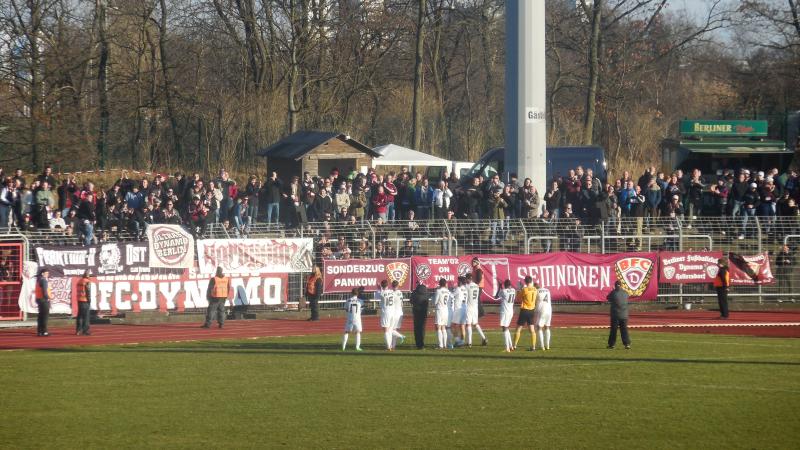 SC Charlottenburg - BFC Dynamo, BFC-Spieler bedanken sich bei den Fans.