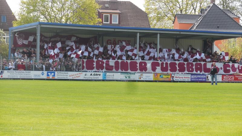 Malchower SV 90 - BFC Dynamo, Die weinroten Fans sind zahlreich erschienen in Malchow.