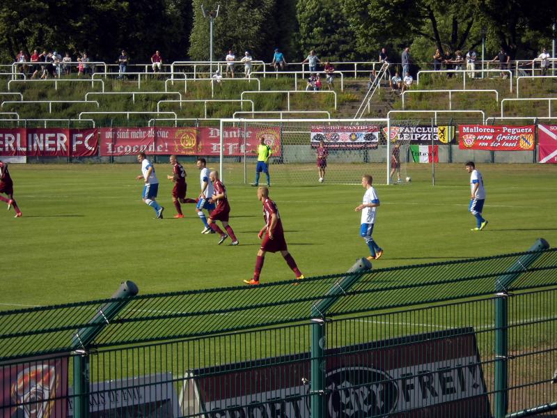 BFC Dynamo - VSG Altglienicke, NOFV-Oberliga Nord, 30. Spieltag - Anstoss: 07.06. 2014, 16:00 Uhr - Sportforum Hohenschönhausen - Schiedsrichter: Riemer - Zuschauer: 2045 - Tore: 1:0 Gutsche (9.), 2:0, 3:0 Kalkutschke (25., 27.), 4:0 \'Dieter\' Ndiaye (80.), 5:0 Preiss (88.)