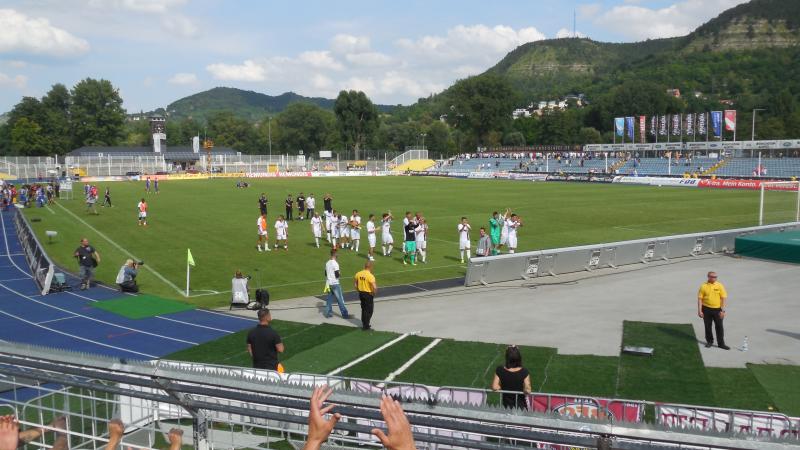 FC Carl Zeiss Jena - BFC Dynamo, Die BFC-Spieler bedanken sich bei den mitgereisten Fans.