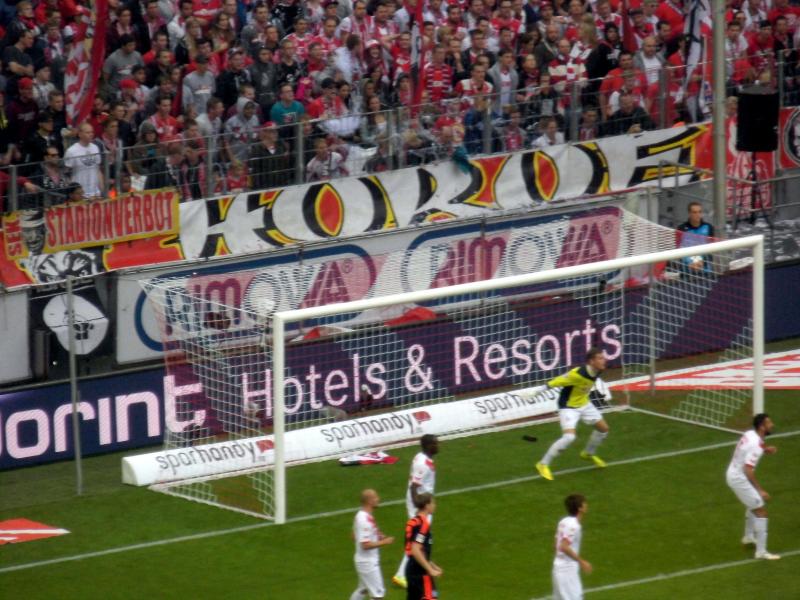 1. FC Köln - Hamburger SV, 1. Bundesliga, 2014/15, 1. Spieltag - 
Anstoß: 23.08.2014, 15:30 Uhr - Stadion:
Rhein-Energie-Stadion, Köln - Zuschauer: 50000 (ausverkauft) - Schiedsrichter:
Wolfgang Stark (Ergolding) - 0:0
