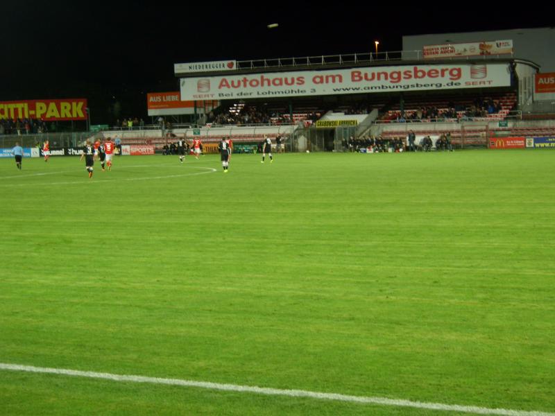 VfB Lübeck - SV Werder Bremen II, Regionalliga Nord, 2014/15, 10. Spieltag - Anstoß: Fr. 26.09.2014, 19:30 Uhr - Stadion: Lohmühle, Lübeck - Zuschauer: 1754 - Schiedsrichter: Hass (Hamburg) - 0:1 F. Bruns (5., Handelfmeter), 0:2 Aycicek (36.), 1:2 Knechtel (54.), 2:2 S. Richter (73.) - Rote Karte: Rehfeldt (Werder Bremen II) (11.)