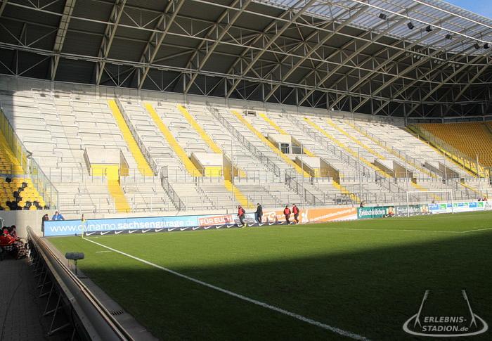 SG Dynamo Dresden vs FC Rot-Weiß Erfurt, 07.02.2015, 14.00 Uhr
Dresden, Rudolf-Harbig-Stadion,
3. Liga,
0:1 (0:0),
0 Zuschauer