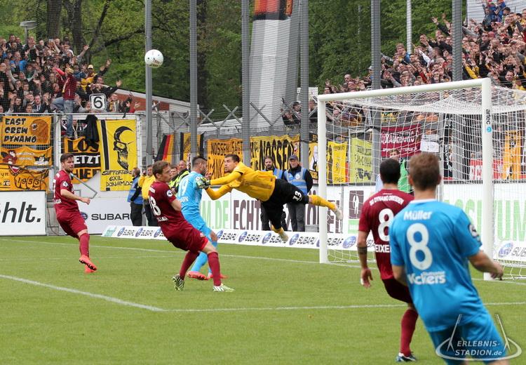 Stuttgarter Kickers - SG Dynamo Dresden 3:4, 02.05.2015, 14.00 Uhr
Stuttgart, GAZI-Stadion auf der Waldau,
3. Liga,
3:4 (1:2),
8.000 Zuschauer