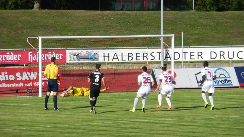 VfB Germania Halberstadt - BFC Dynamo, 1:3 Anschlusstreffer der Gastgeber.