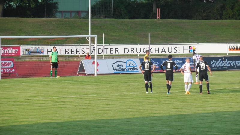VfB Germania Halberstadt - BFC Dynamo, Elfmeter für den BFC Dynamo.