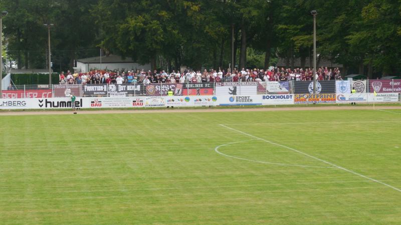FC Schönberg 95 - BFC Dynamo, Der Gästeblock.