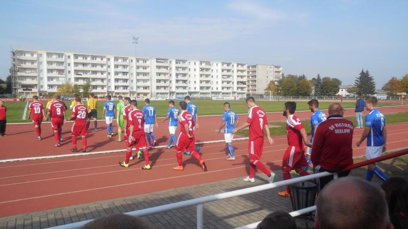SV Victoria Seelow - FC Hansa Rostock II, 04.10.2015 - 7. Spieltag - Oberliga Nordost Nord - SV Victoria Seelow - FC Hansa Rostock II 2:2 vor 465 Zuschauern in der Sparkassen-Arena.