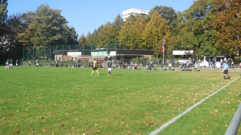 FC Spandau 06 - SF Charlottenburg-Wilmersdorf 03, 11.10.2015 - 2. Runde - Paul-Rusch-Pokal - FC Spandau 06 - SF Charlottenburg-Wilmersdorf 4:2 auf Sportplatz am Ziegelhof.