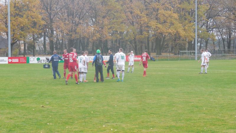 VfB Krieschow - SC Eintracht Miersdorf-Zeuthen, 07.11.2015 - 11. Spieltag - Brandenburgliga - VfB Krieschow - SC Eintracht Miersdorf-Zeuthen 0:2 vor 72 Zuschauern auf dem Sportplatz Krieschow.