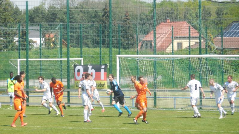 FC International Leipzig - SG Union Sandersdorf, 07.05.2016 - 25. Spieltag - Oberliga Nordost Süd - FC International Leipzig - SG Union Sandersdorf 1:0 vor 75 zahlenden Zuschauern im Sportpark Tresenwald., Vereine: SG Union Sandersdorf, FC International Leipzig